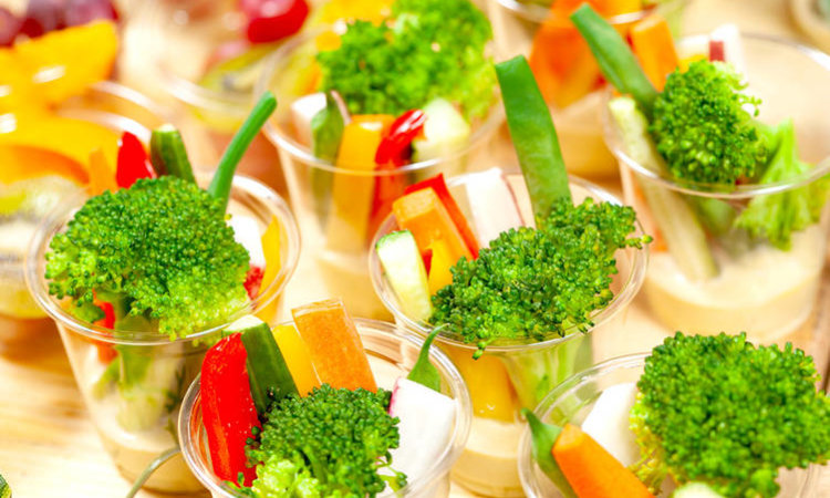 2種のソースで楽しむ横浜野菜を含んだ彩りスティックサラダ