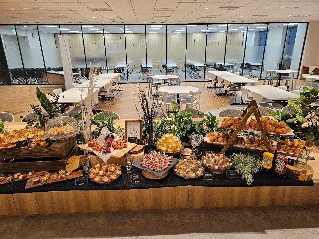 なぜ企業イベントの幹事はNEO DINING.をリピートするのか？「何でもない日」を特別にする秘訣