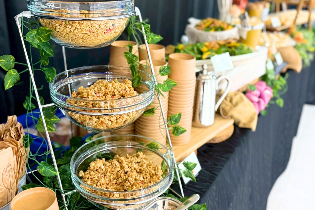 saladcatering_05 | 東京・横浜のおしゃれで人気なケータリング | ネオダイニング サラダオードブルケータリング_ヘルシーなグラノーラ