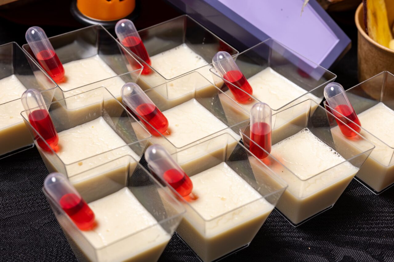 カブのブランマンジェ~ビーツ注射器を添えて~ | 東京・横浜のおしゃれで人気なケータリング | ネオダイニング