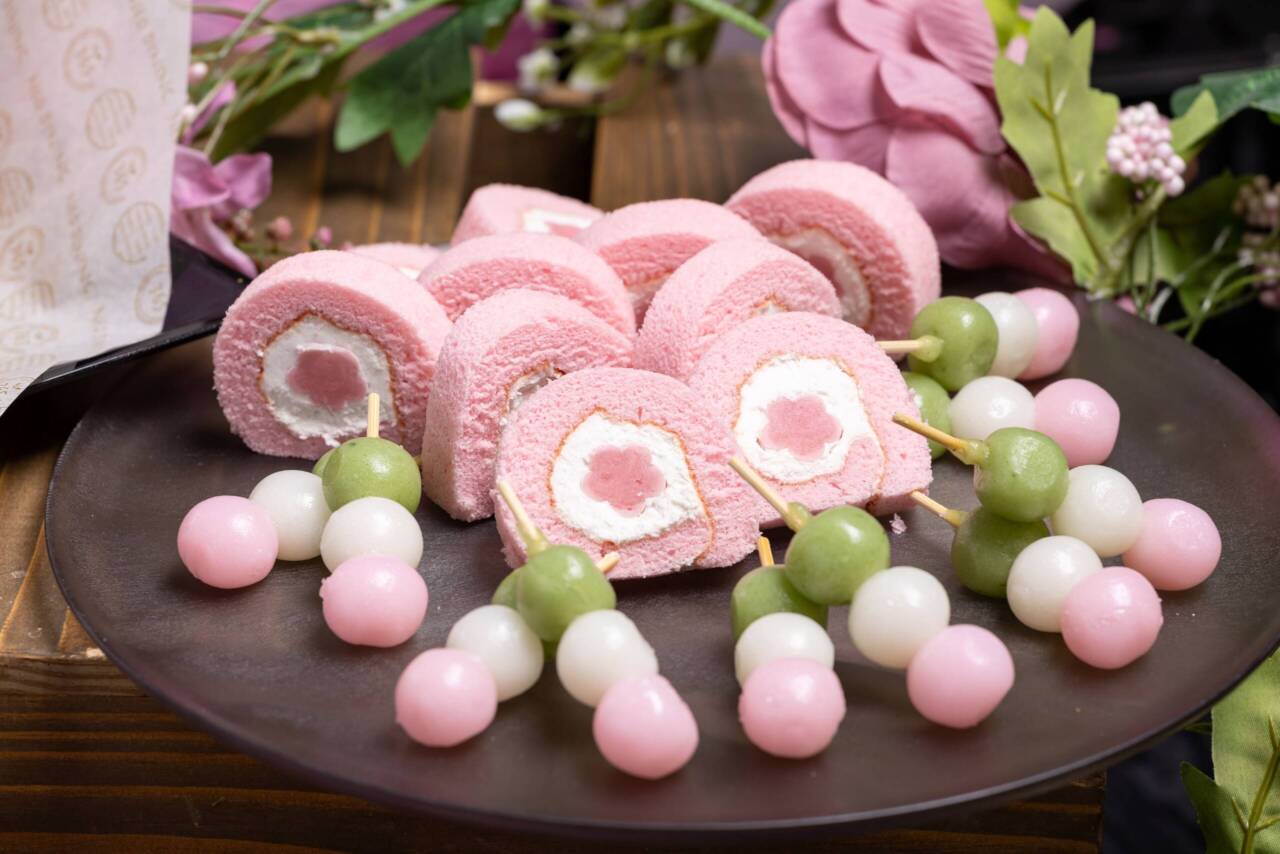 桜色のロールケーキ/お花見三色団子
