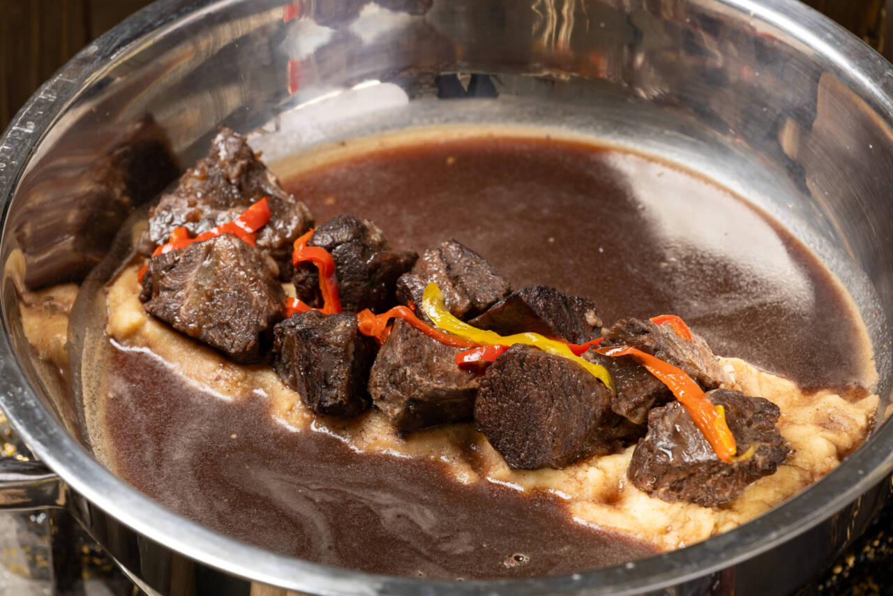 （温製）5時間煮込んだスプーンで食べれる牛ほほ肉のしっとり煮込み～赤ワインクリームソースで～