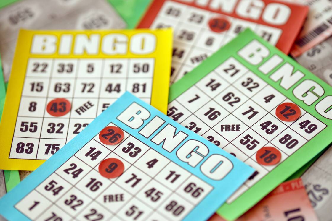 忘年会を盛り上げるアイテム15選 |クイズや余興で使えるおもしろグッズ
